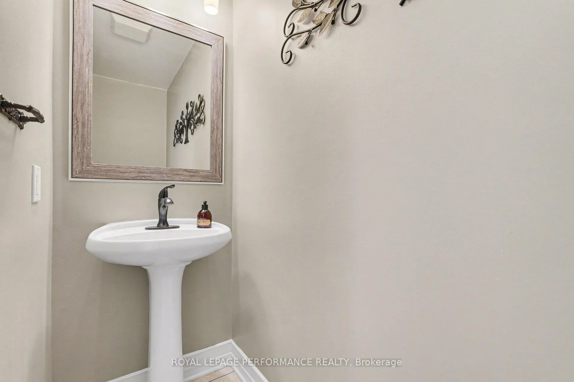 Photo 12 of 992 Ballantyne Drive, Ottawa, Fallingbrook/Gardenway South — HOMEH