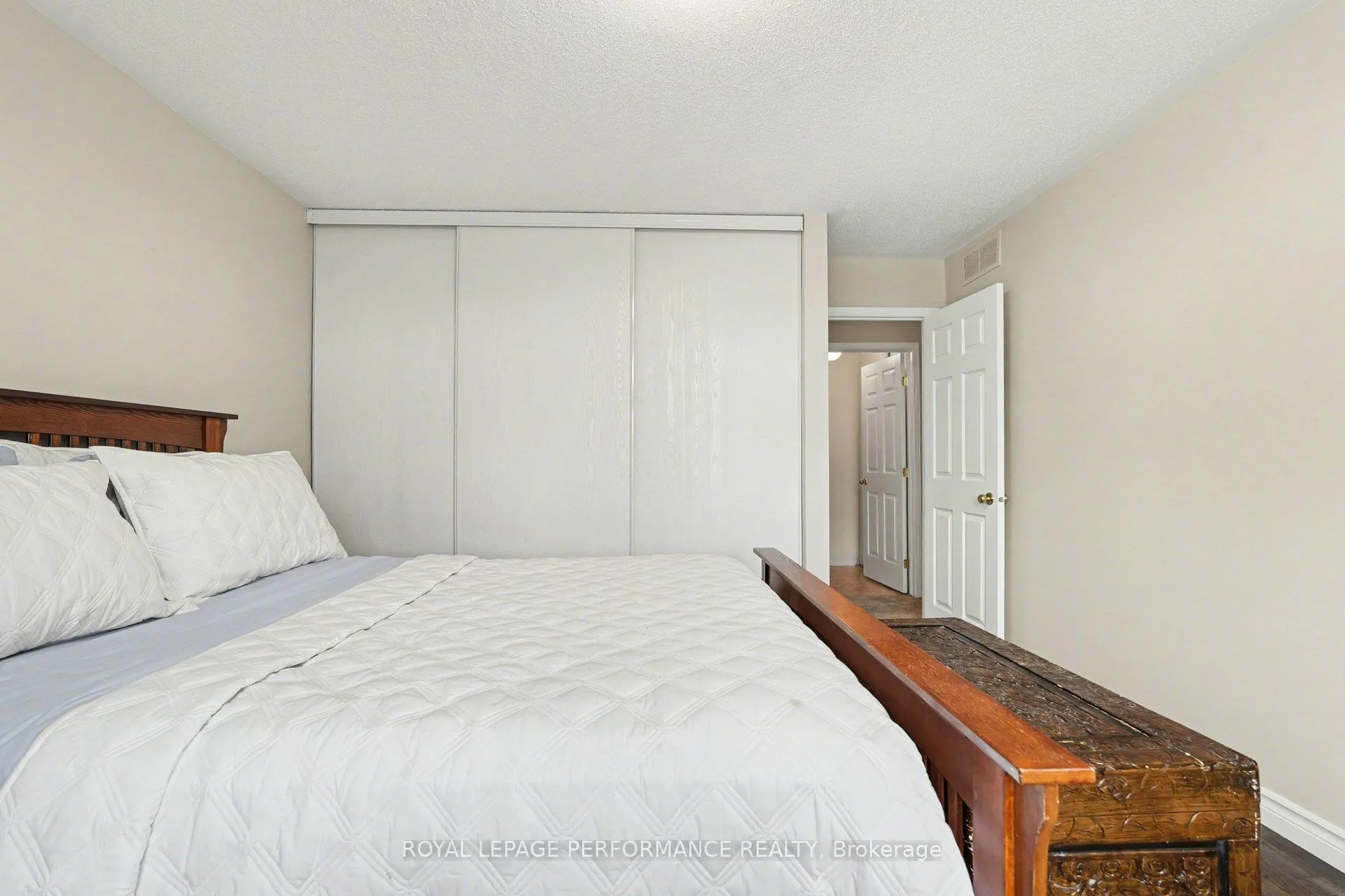 Photo 24 of 992 Ballantyne Drive, Ottawa, Fallingbrook/Gardenway South — HOMEH