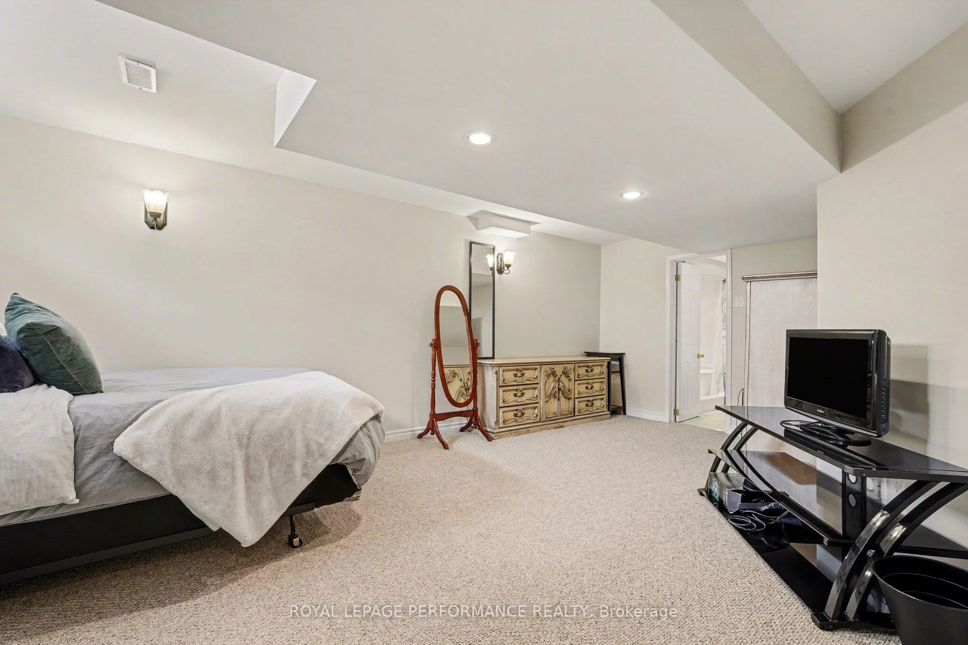 Photo 37 of 992 Ballantyne Drive, Ottawa, Fallingbrook/Gardenway South — HOMEH