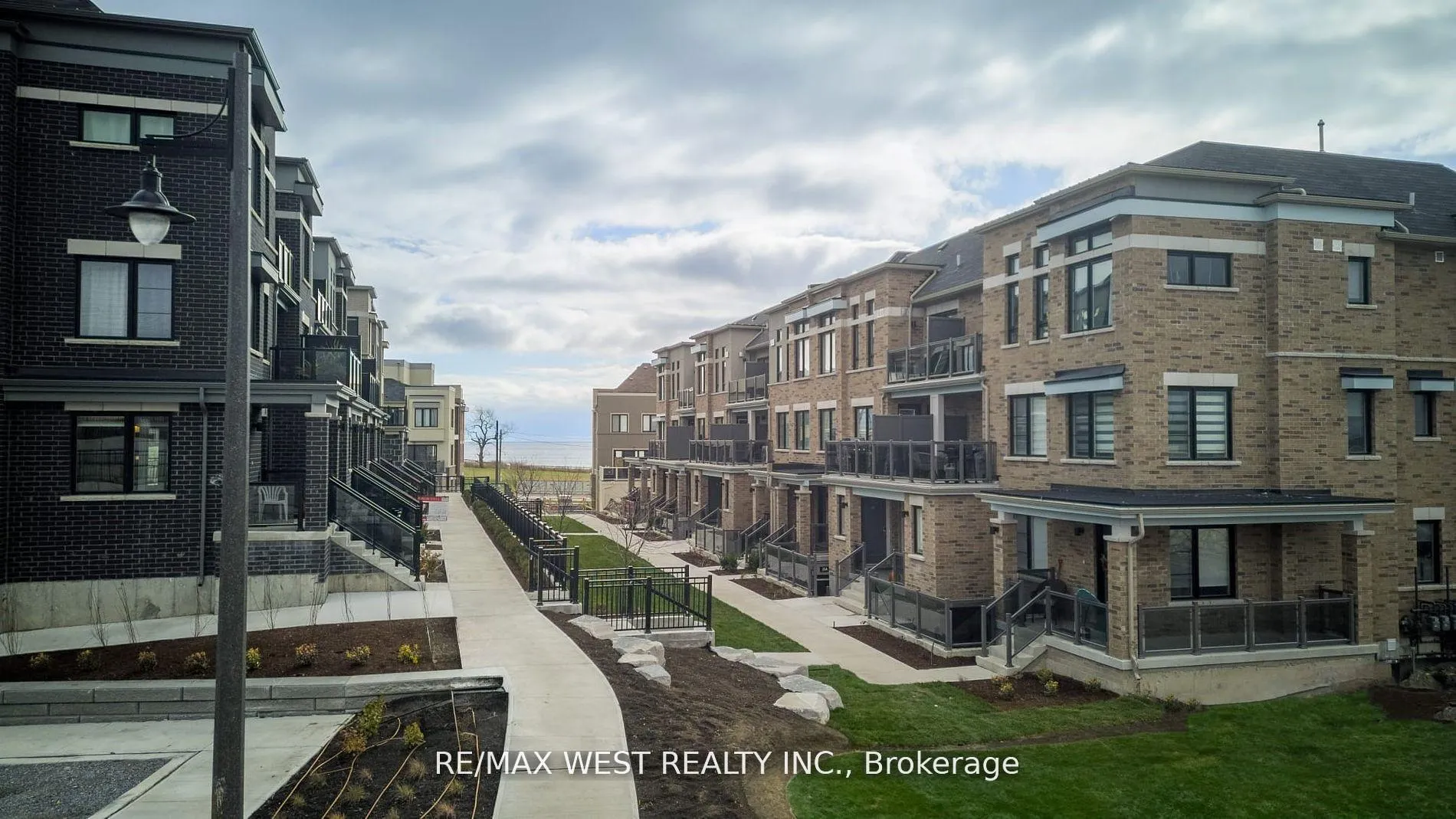 Photo 1 of Unit A, 31 Lookout Drive, Clarington, Bowmanville — HOMEH