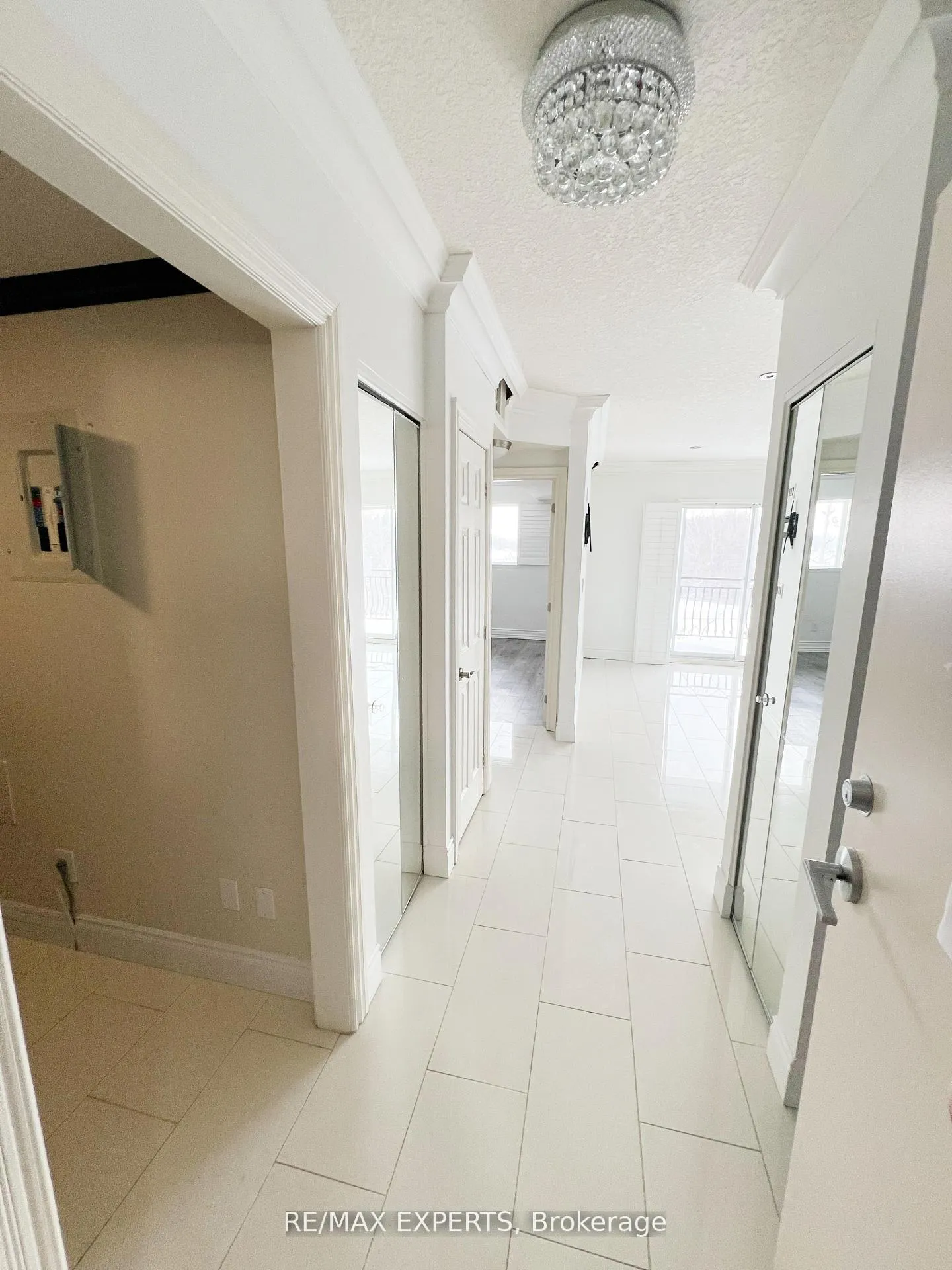 Photo 8 of Unit 404, 345 Briarmeadow Drive, Kitchener, Idlewood — HOMEH