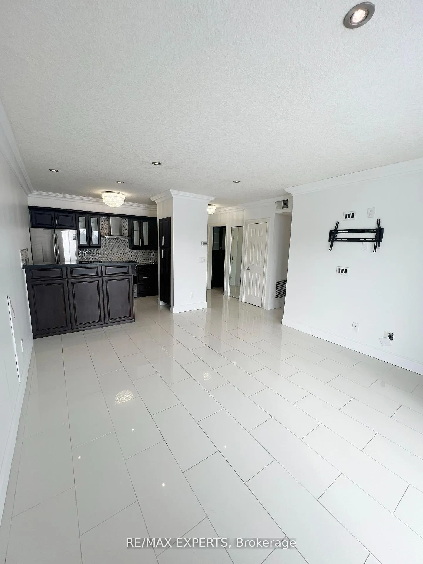 Photo 12 of Unit 404, 345 Briarmeadow Drive, Kitchener, Idlewood — HOMEH