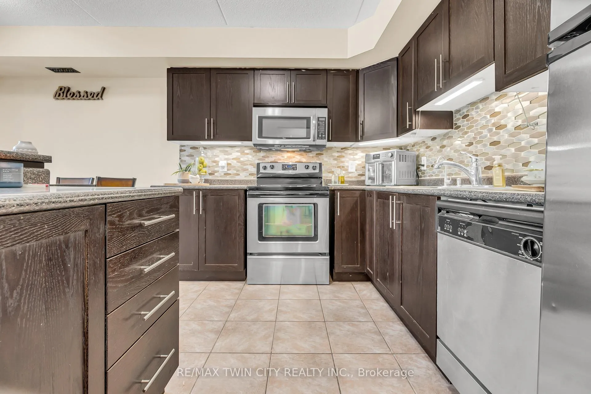 Photo 13 of Unit 12, 950 Highland Road W, Kitchener, Highland West — HOMEH