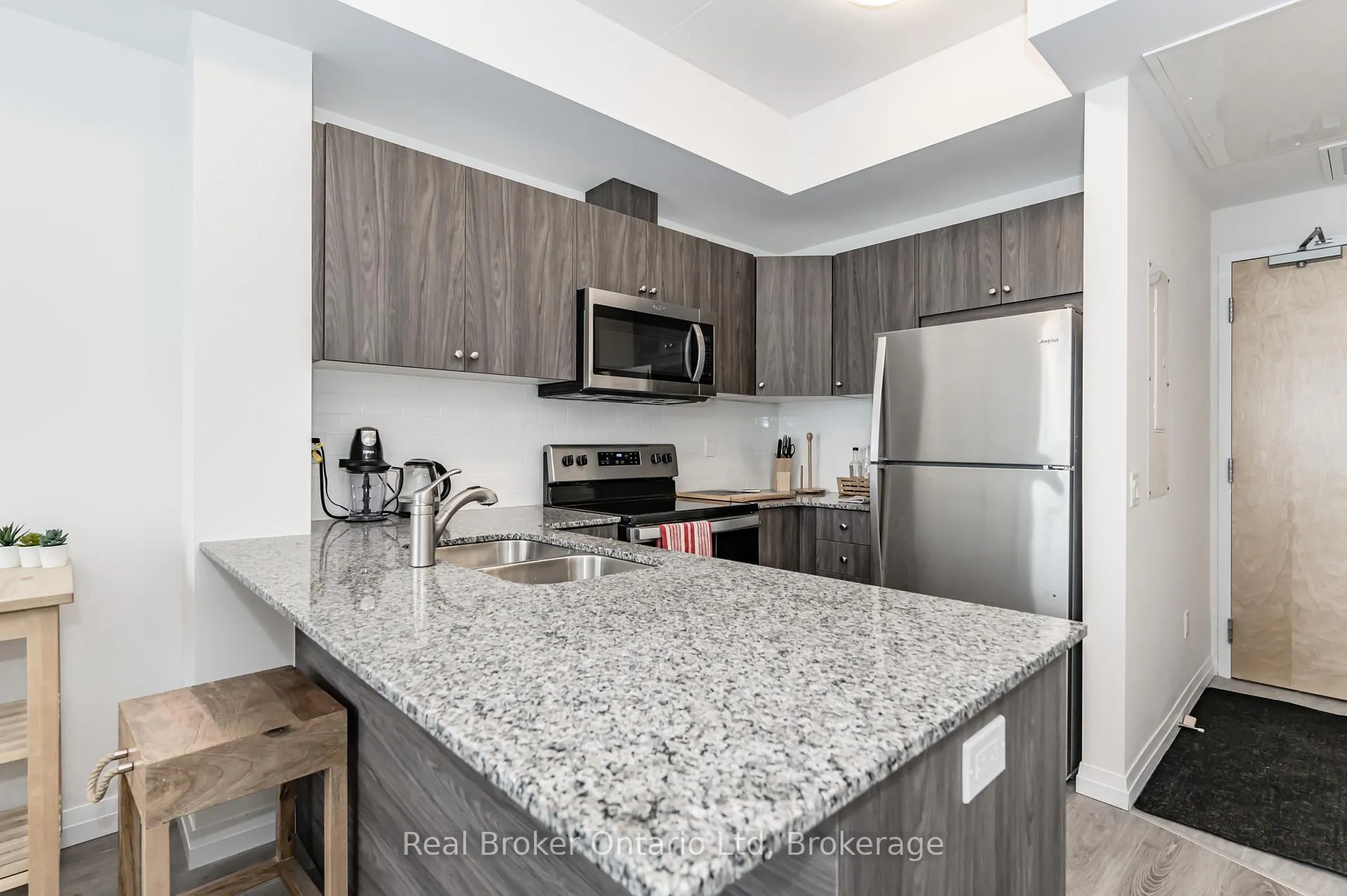 Photo 10 of Unit 2003, 60 Charles Street W, Kitchener — HOMEH