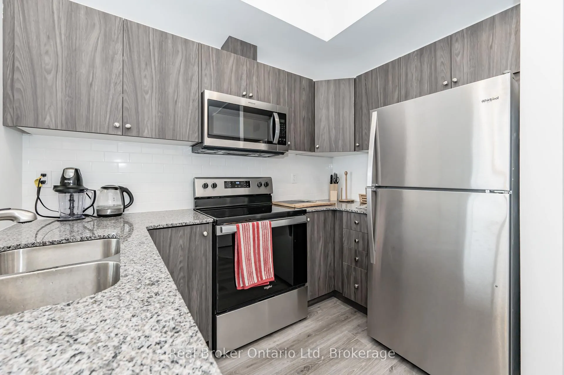 Photo 11 of Unit 2003, 60 Charles Street W, Kitchener — HOMEH