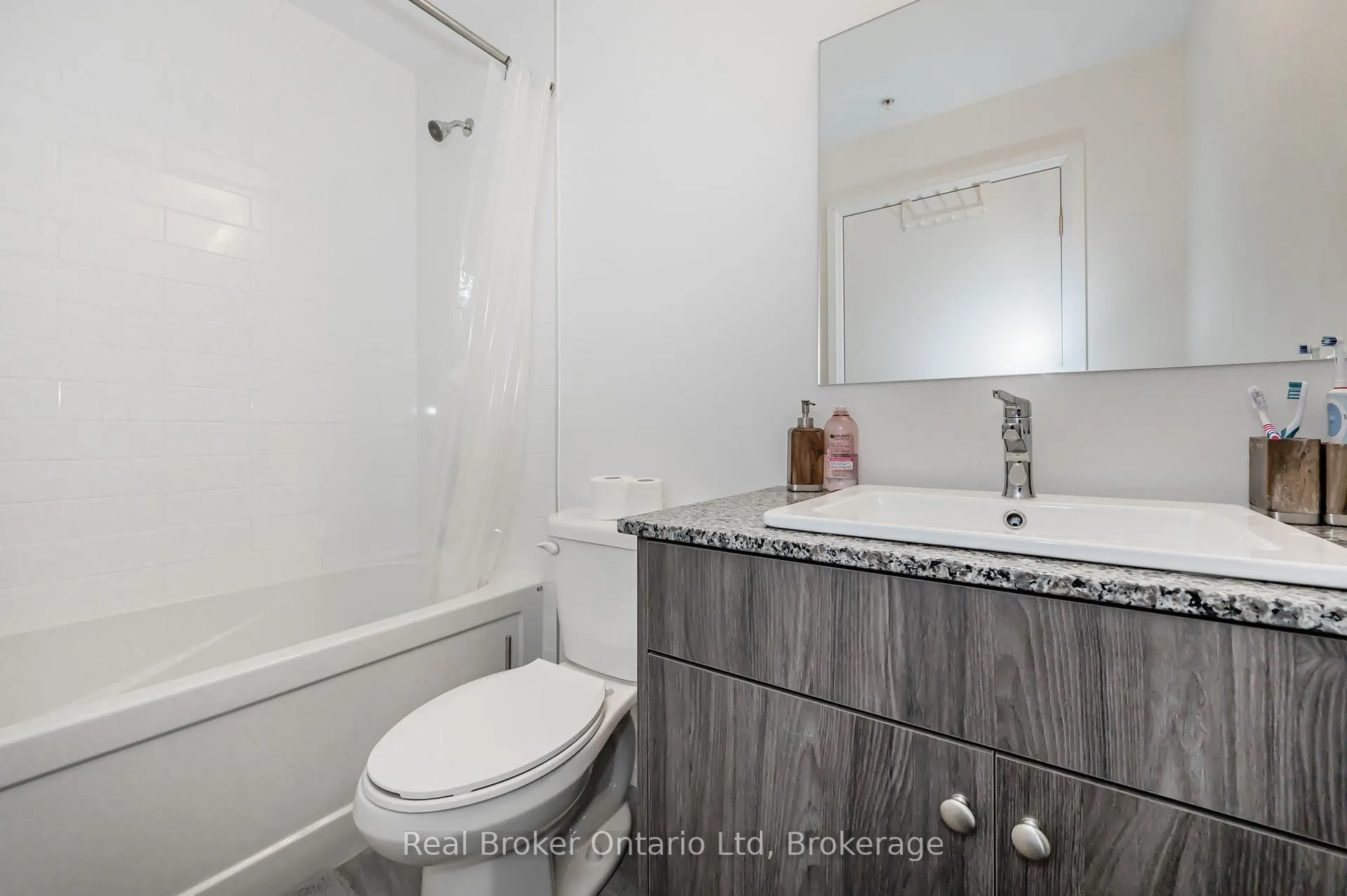 Photo 19 of Unit 2003, 60 Charles Street W, Kitchener — HOMEH