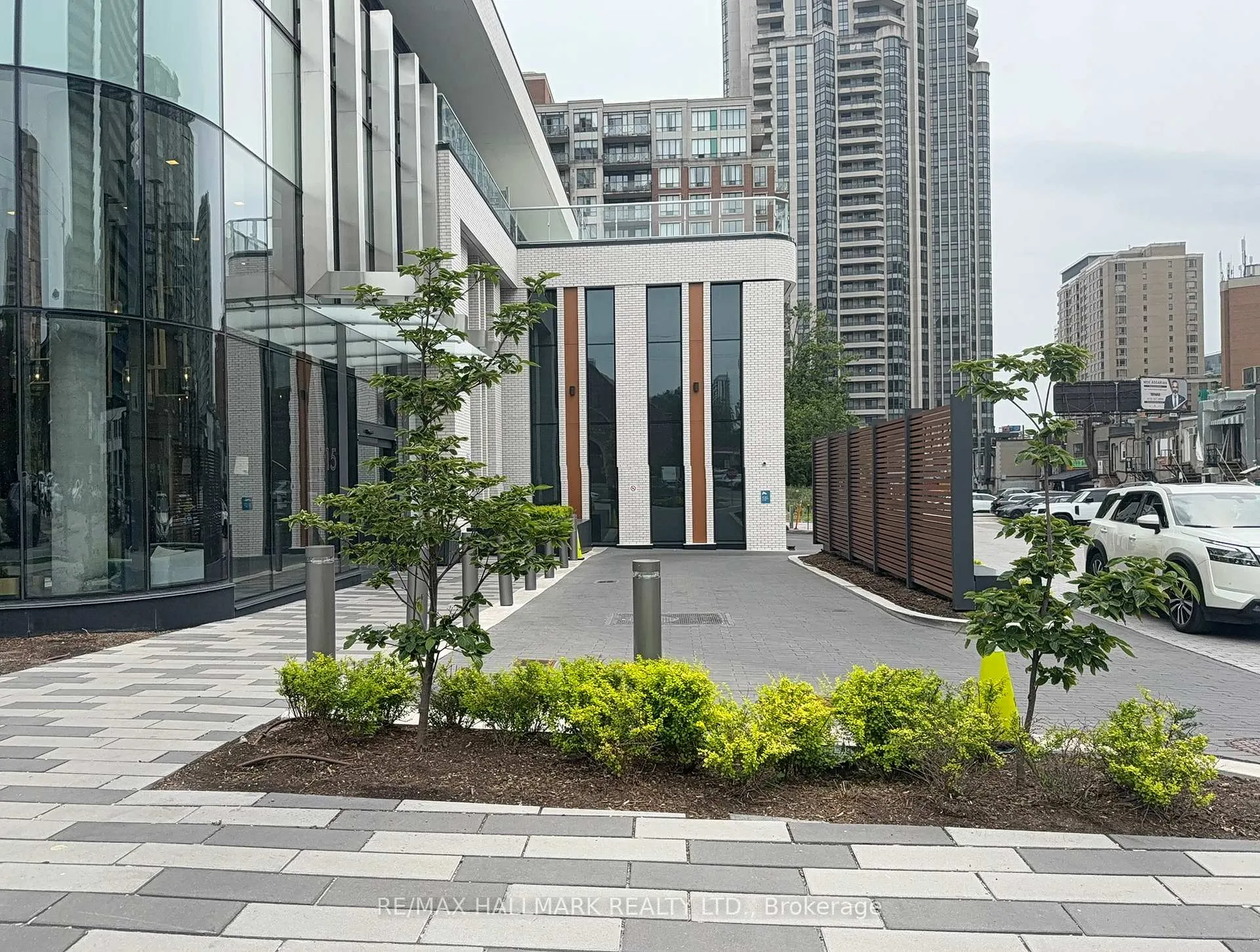 Front of Unit 407, 15 Holmes Avenue