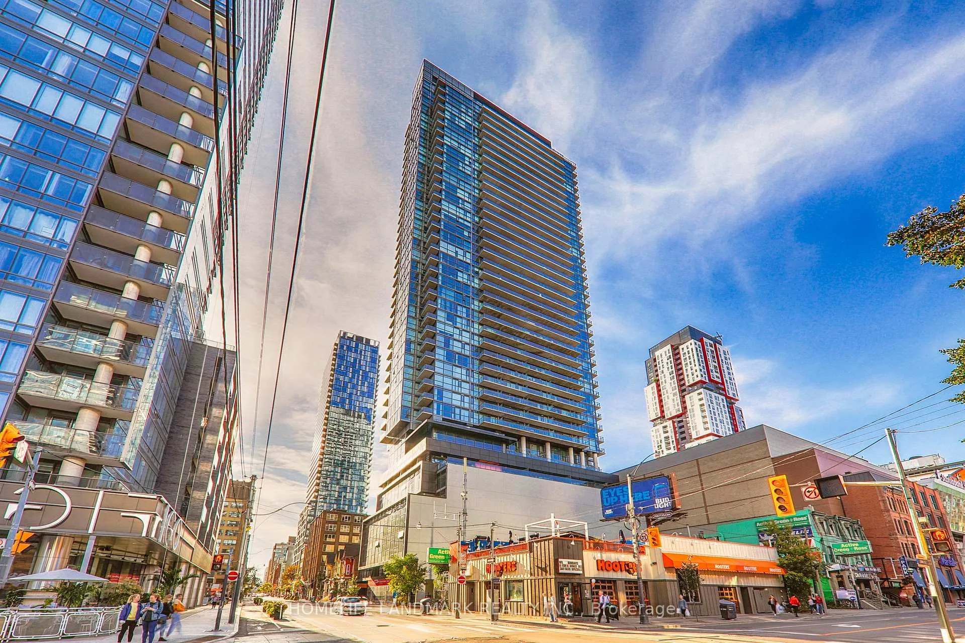Front of Unit 1301, 290 Adelaide Street W