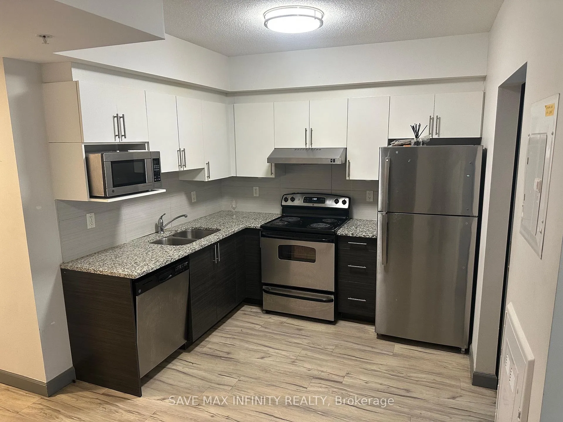 Front of Unit 272, 258B Sunview Street