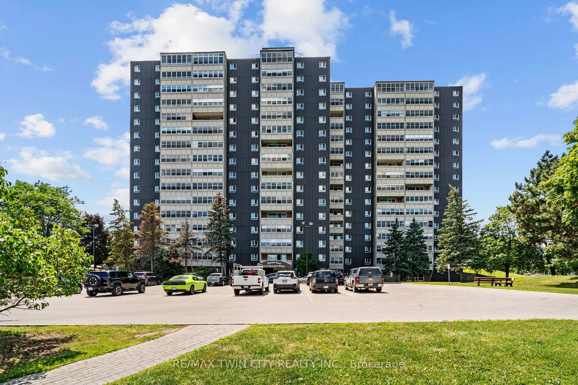 Photo 2 of Unit 611, 225 HARVARD Place Avenue E, Waterloo — HOMEH