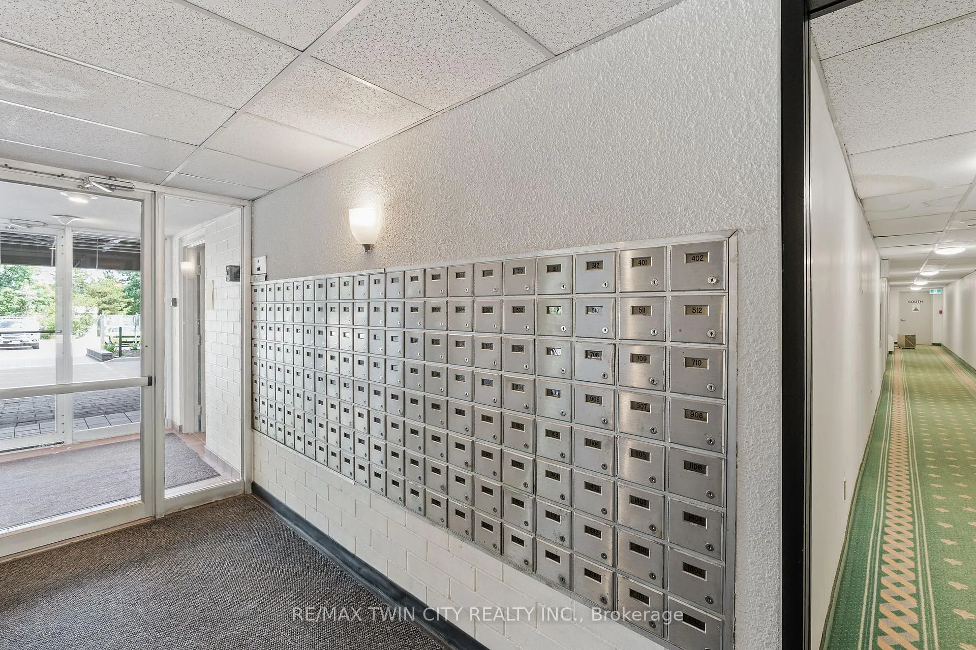 Photo 5 of Unit 611, 225 HARVARD Place Avenue E, Waterloo — HOMEH