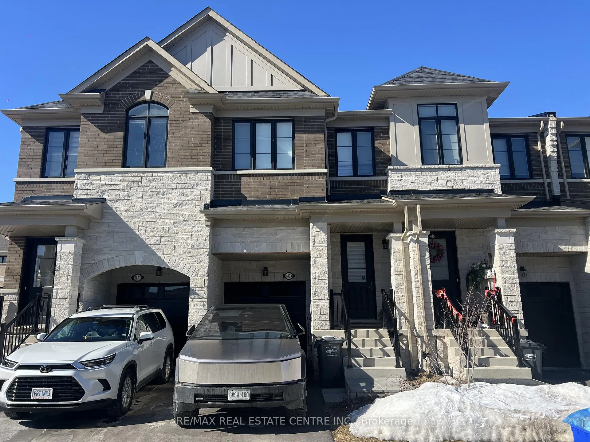 Photo 1 of 1403 Oakmont Common, Burlington, Tyandaga — HOMEH