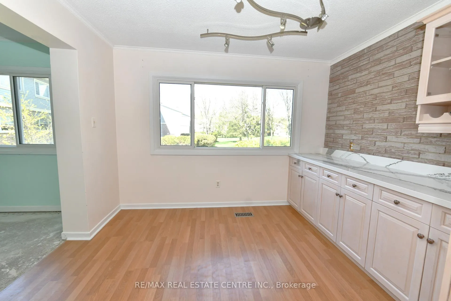 Photo 6 of Unit 96, 30 Green Valley Drive, Kitchener, Pioneer Park — HOMEH