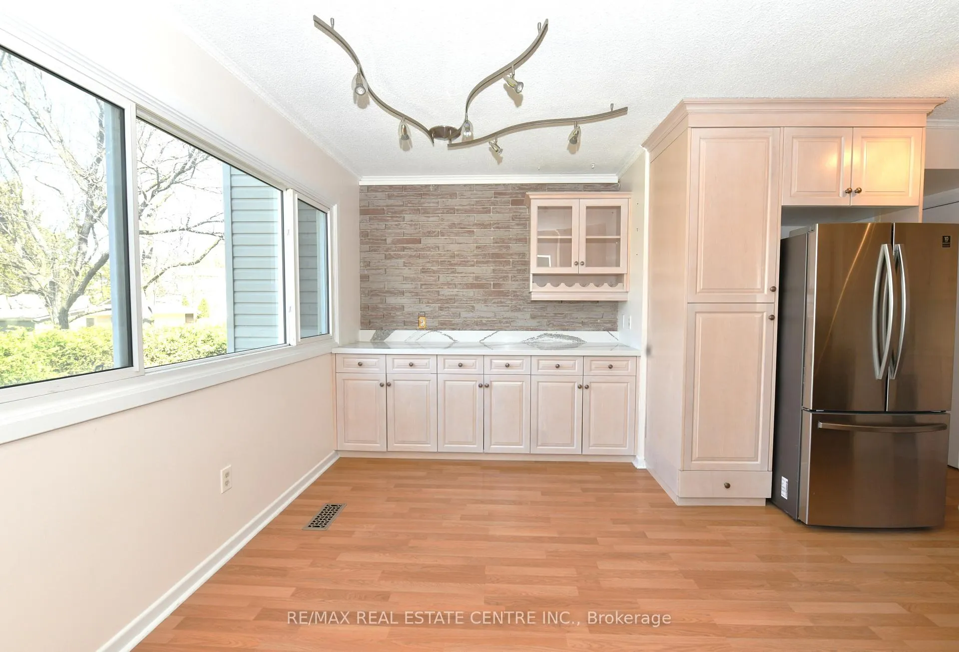 Photo 7 of Unit 96, 30 Green Valley Drive, Kitchener, Pioneer Park — HOMEH