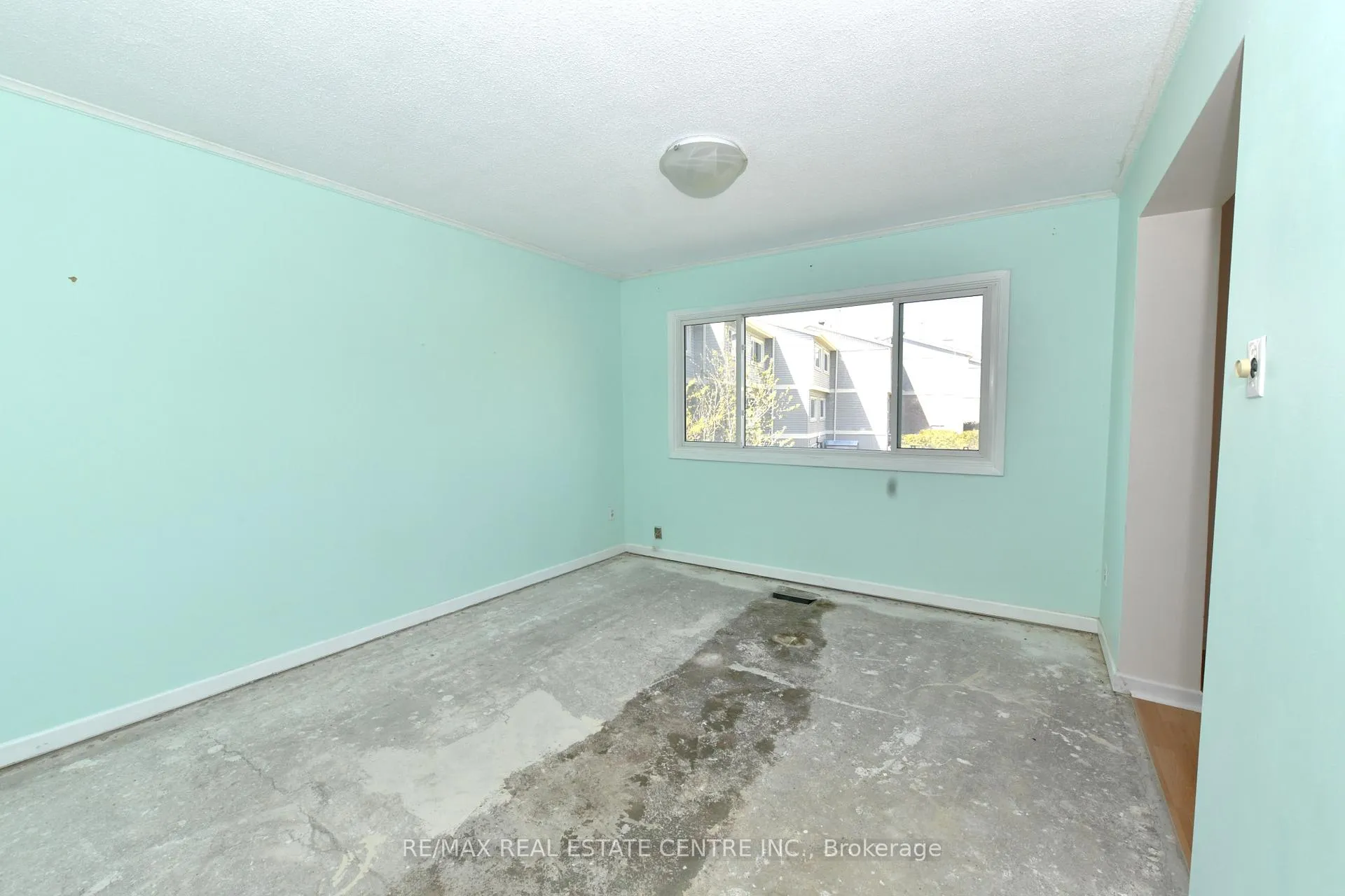 Photo 9 of Unit 96, 30 Green Valley Drive, Kitchener, Pioneer Park — HOMEH