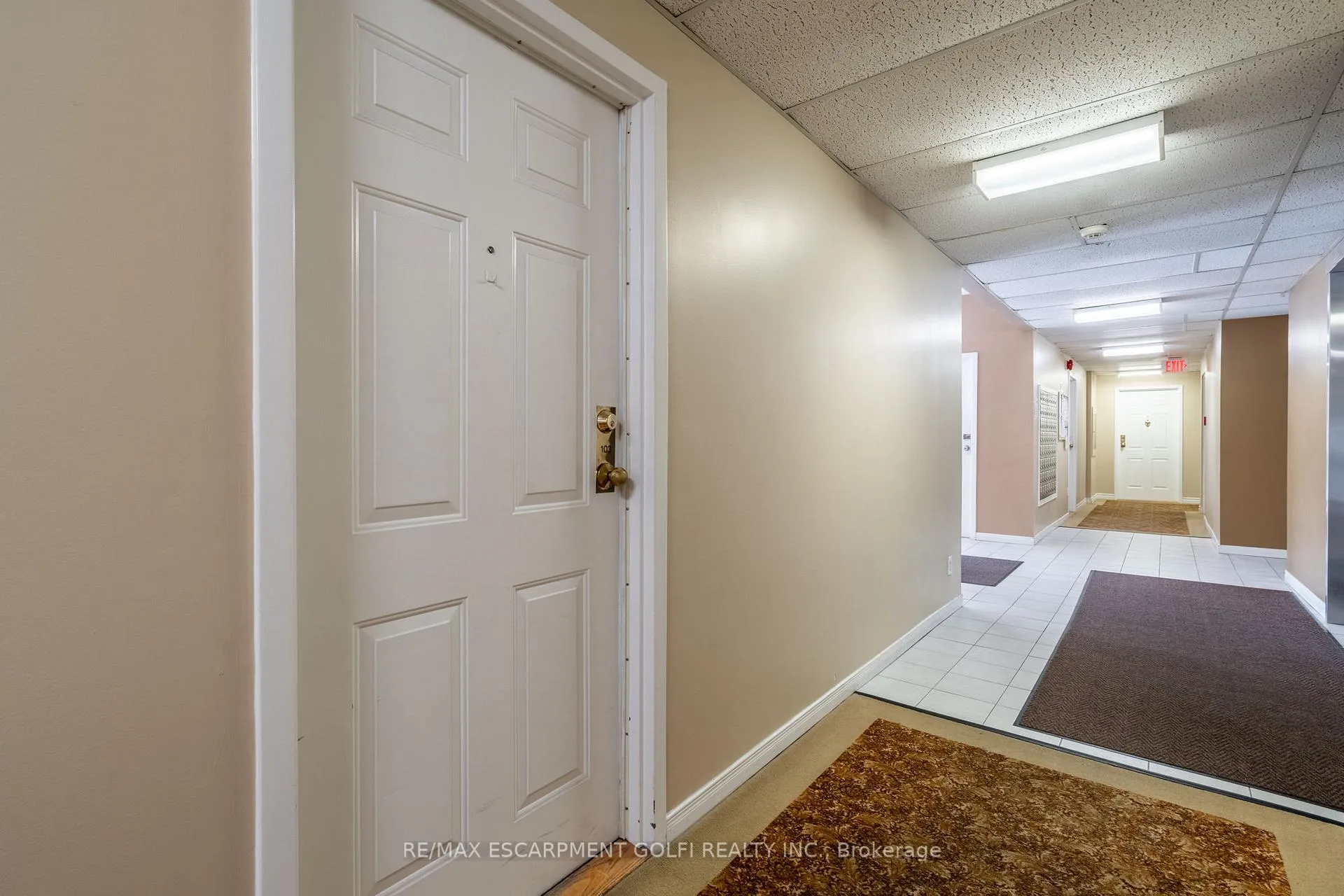 Photo 8 of Unit 103, 200 Limeridge Road W, Hamilton, Rolston — HOMEH