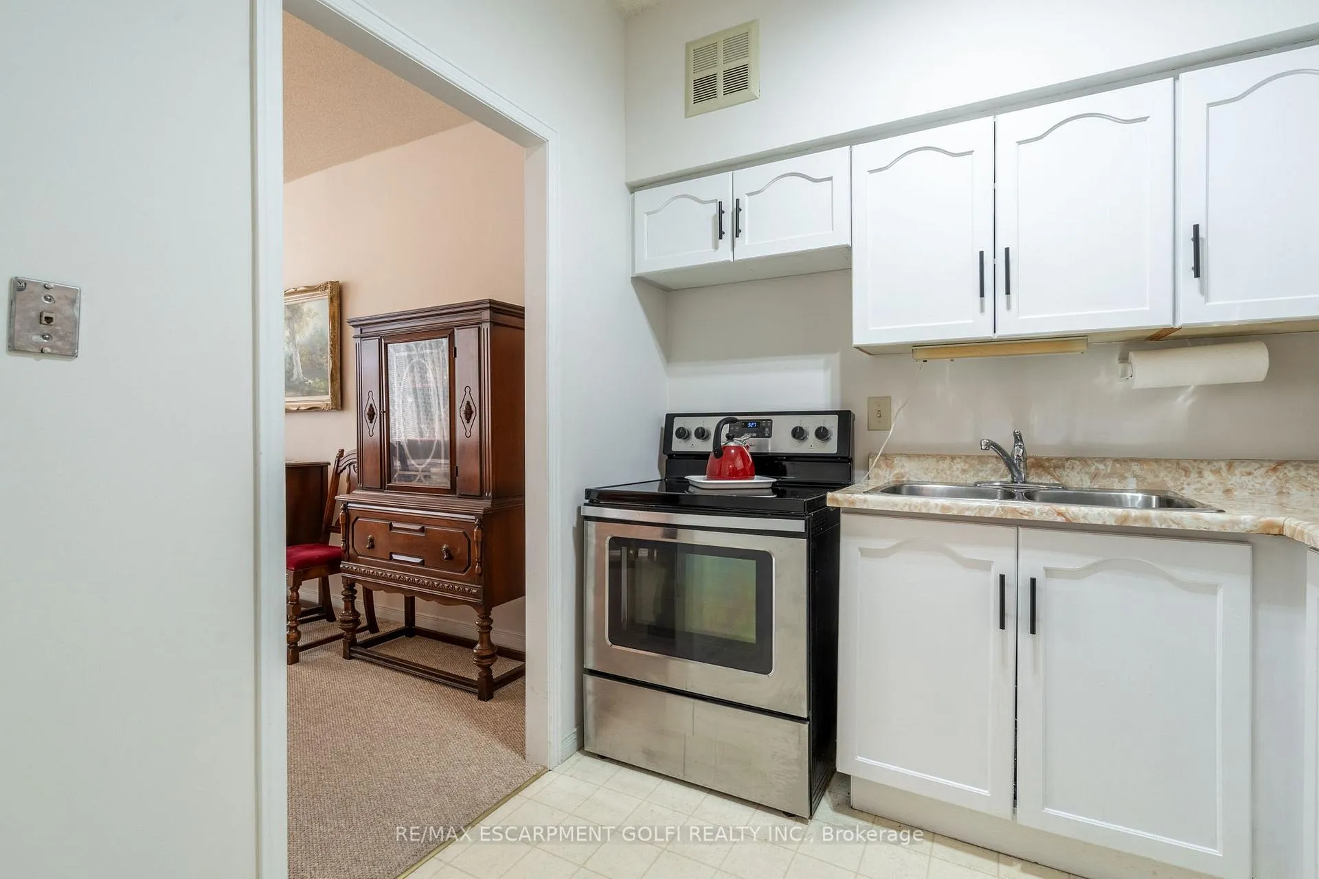 Photo 10 of Unit 103, 200 Limeridge Road W, Hamilton, Rolston — HOMEH
