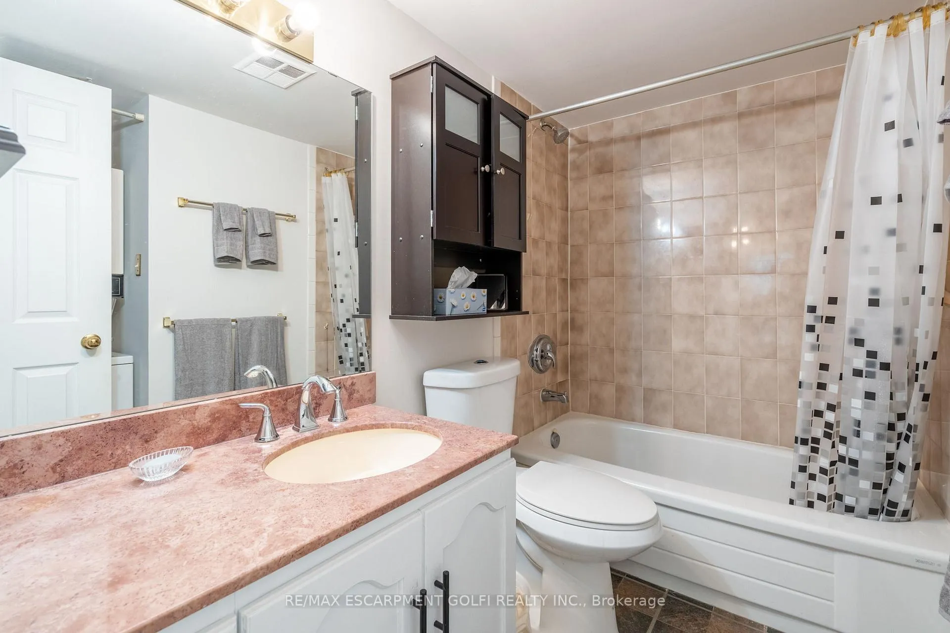 Photo 29 of Unit 103, 200 Limeridge Road W, Hamilton, Rolston — HOMEH