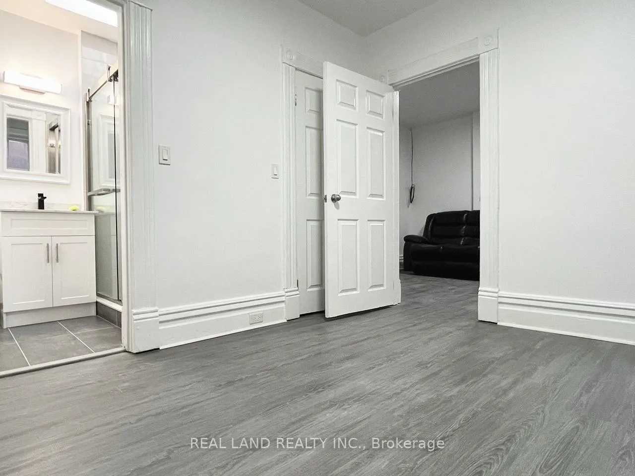 Front of Unit Unit 5, 31 King Street E