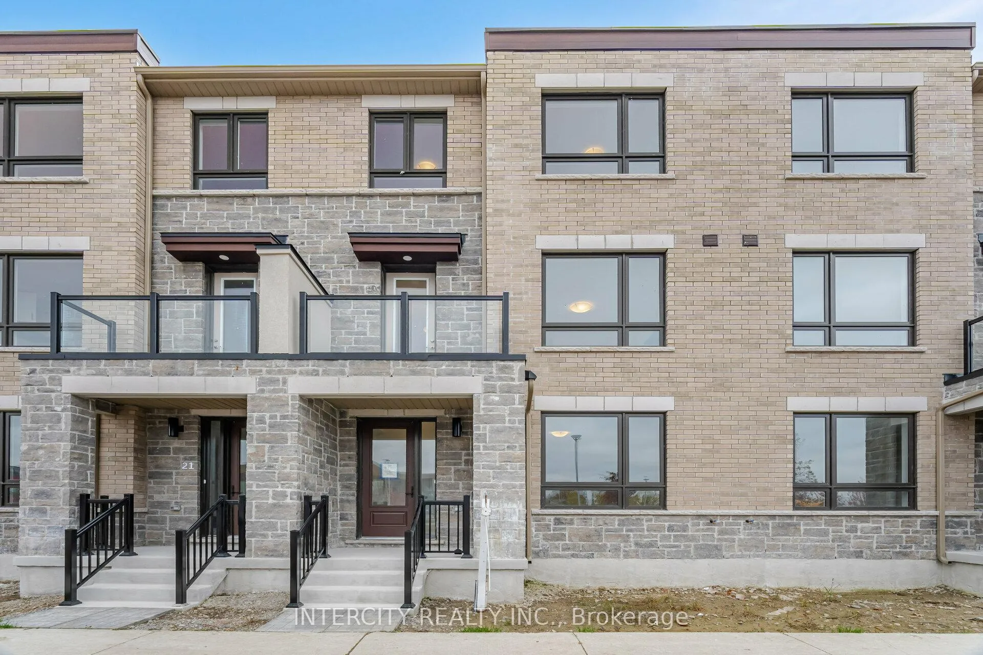 Photo 1 of 19 Mumbai Drive, Markham, Middlefield — HOMEH