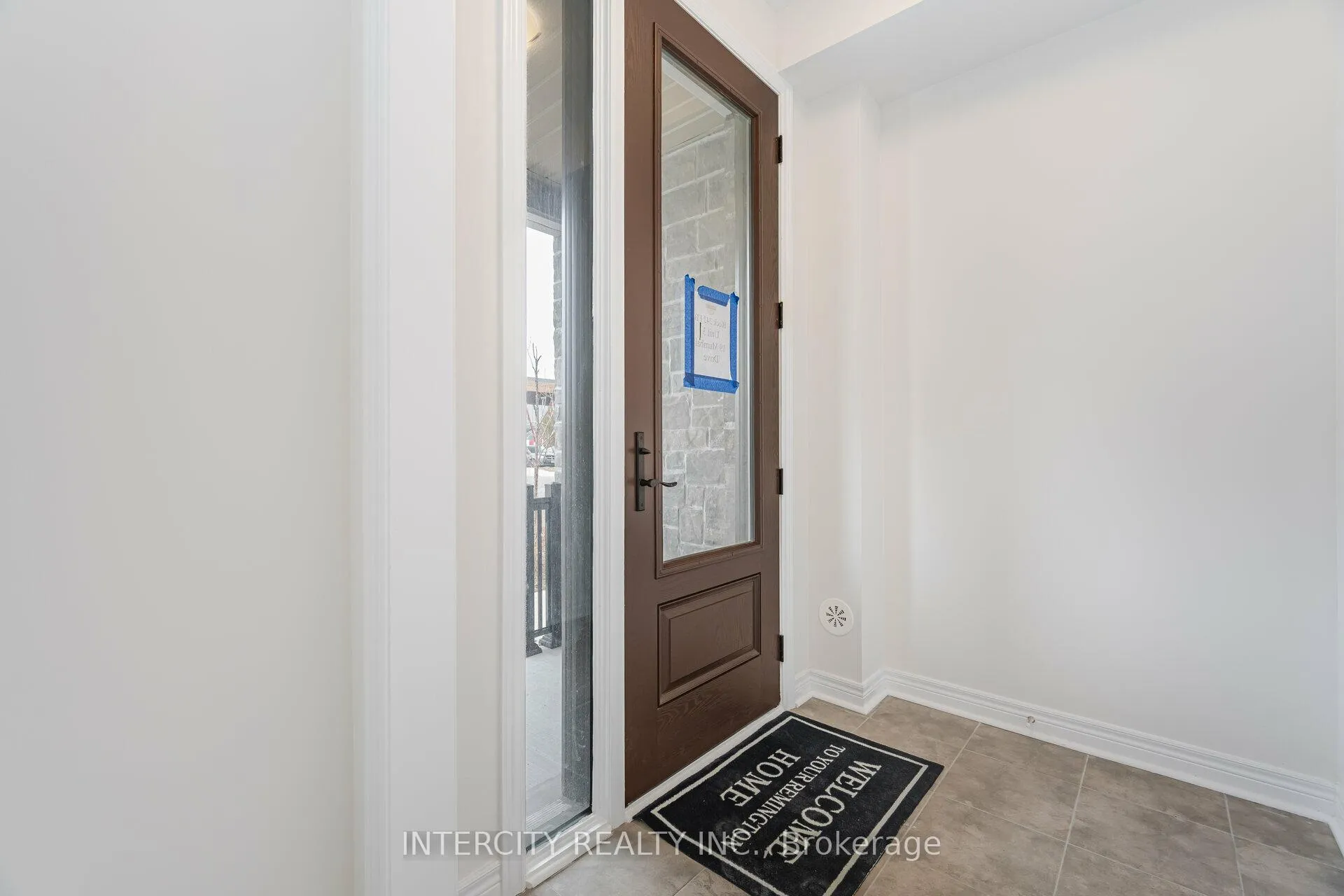 Photo 5 of 19 Mumbai Drive, Markham, Middlefield — HOMEH