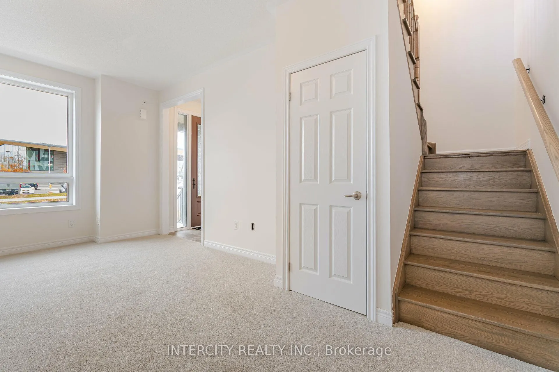 Photo 8 of 19 Mumbai Drive, Markham, Middlefield — HOMEH