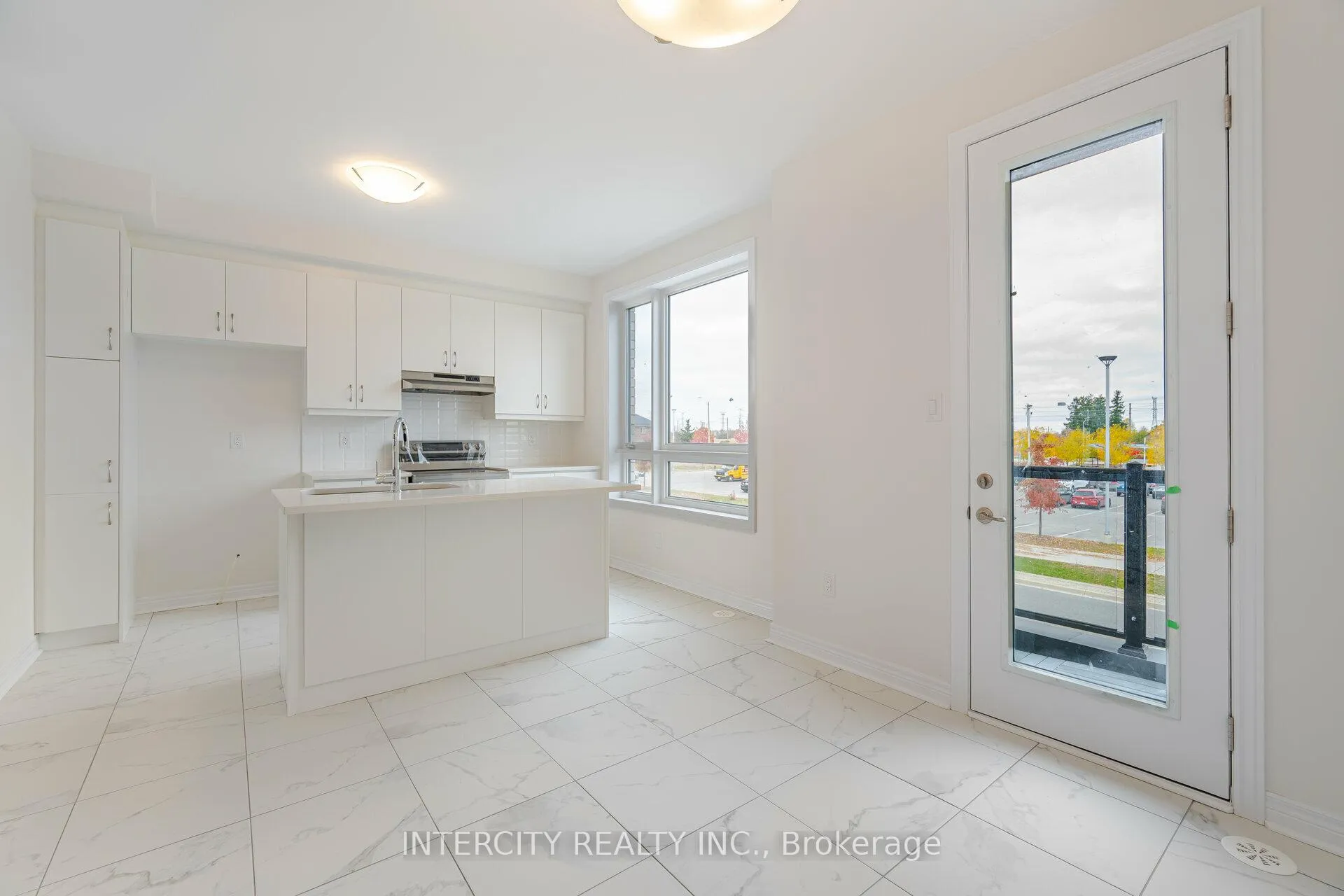 Photo 11 of 19 Mumbai Drive, Markham, Middlefield — HOMEH