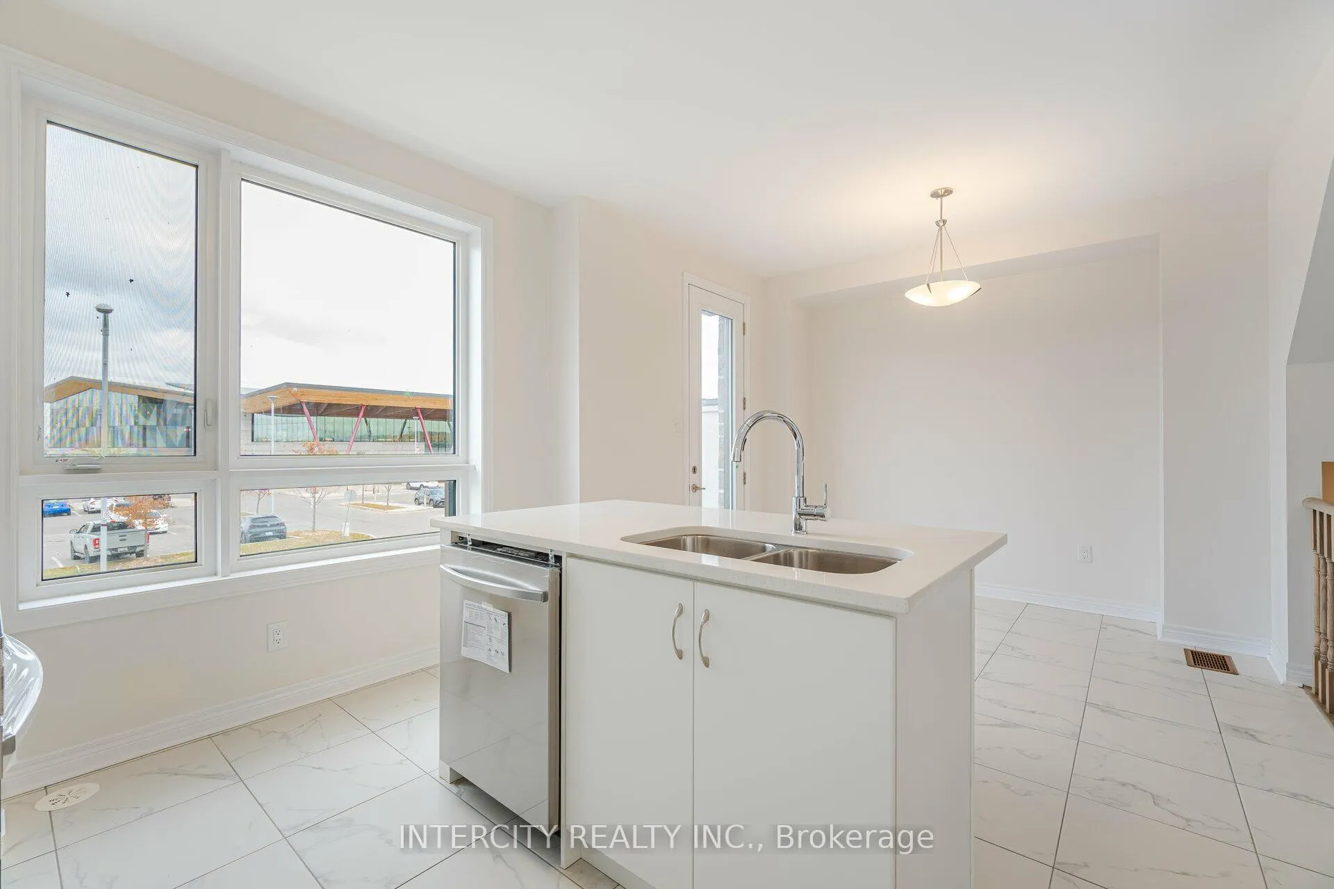 Photo 16 of 19 Mumbai Drive, Markham, Middlefield — HOMEH