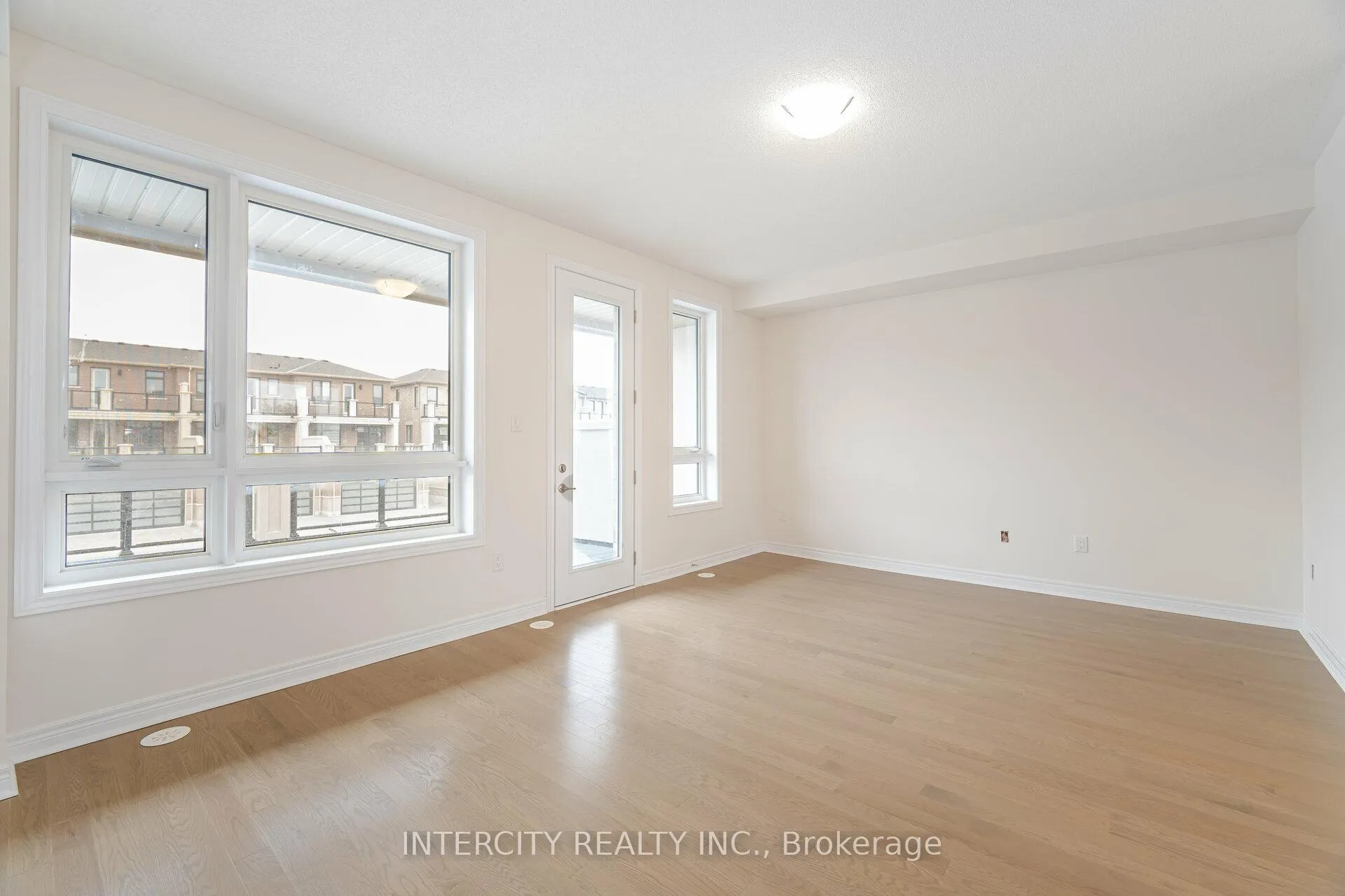 Photo 18 of 19 Mumbai Drive, Markham, Middlefield — HOMEH