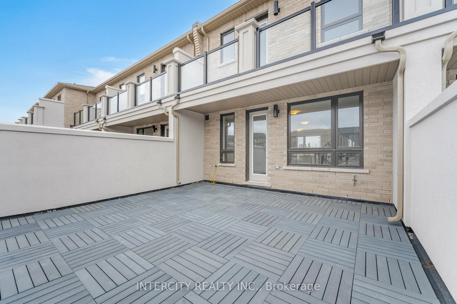 Photo 21 of 19 Mumbai Drive, Markham, Middlefield — HOMEH
