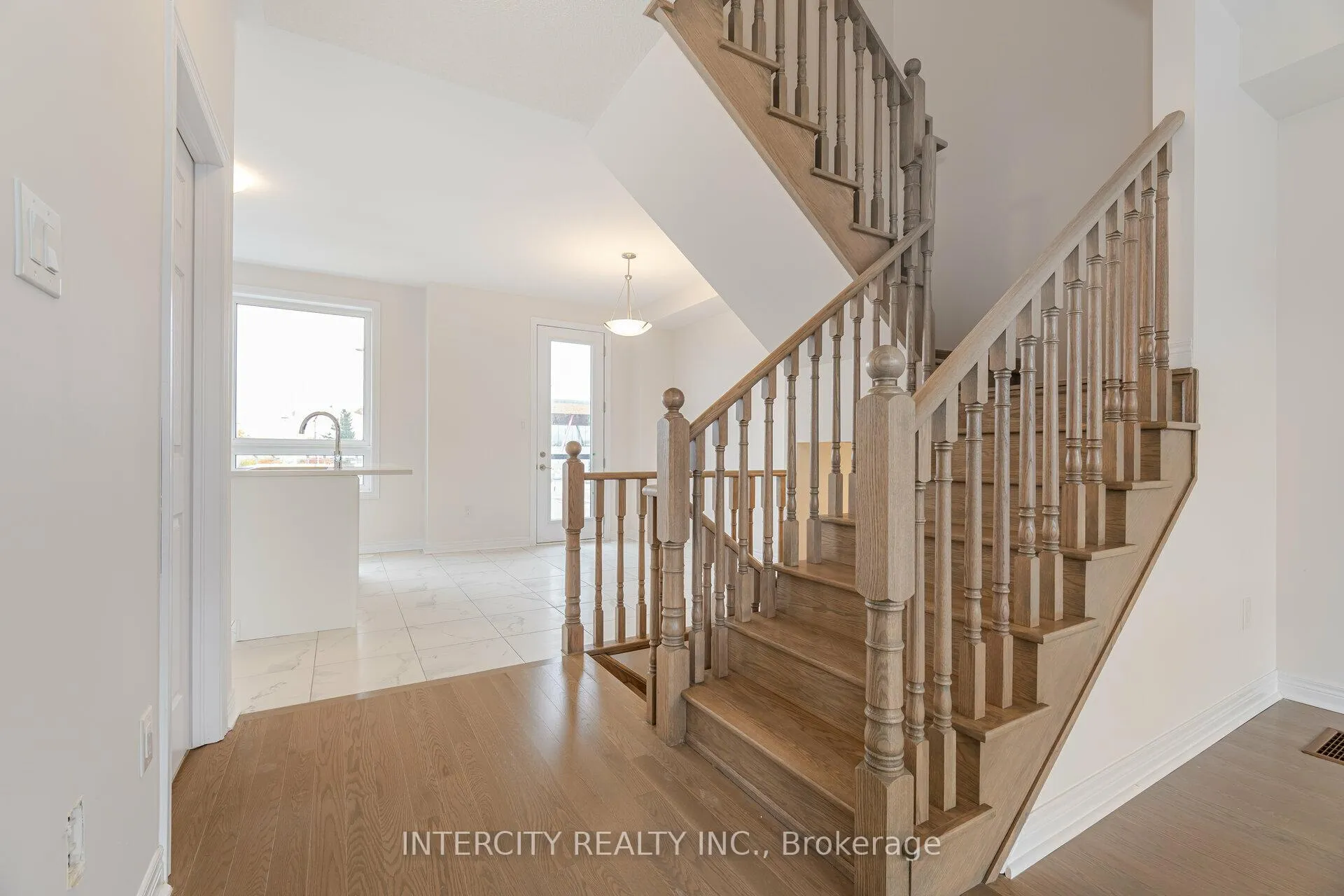 Photo 24 of 19 Mumbai Drive, Markham, Middlefield — HOMEH
