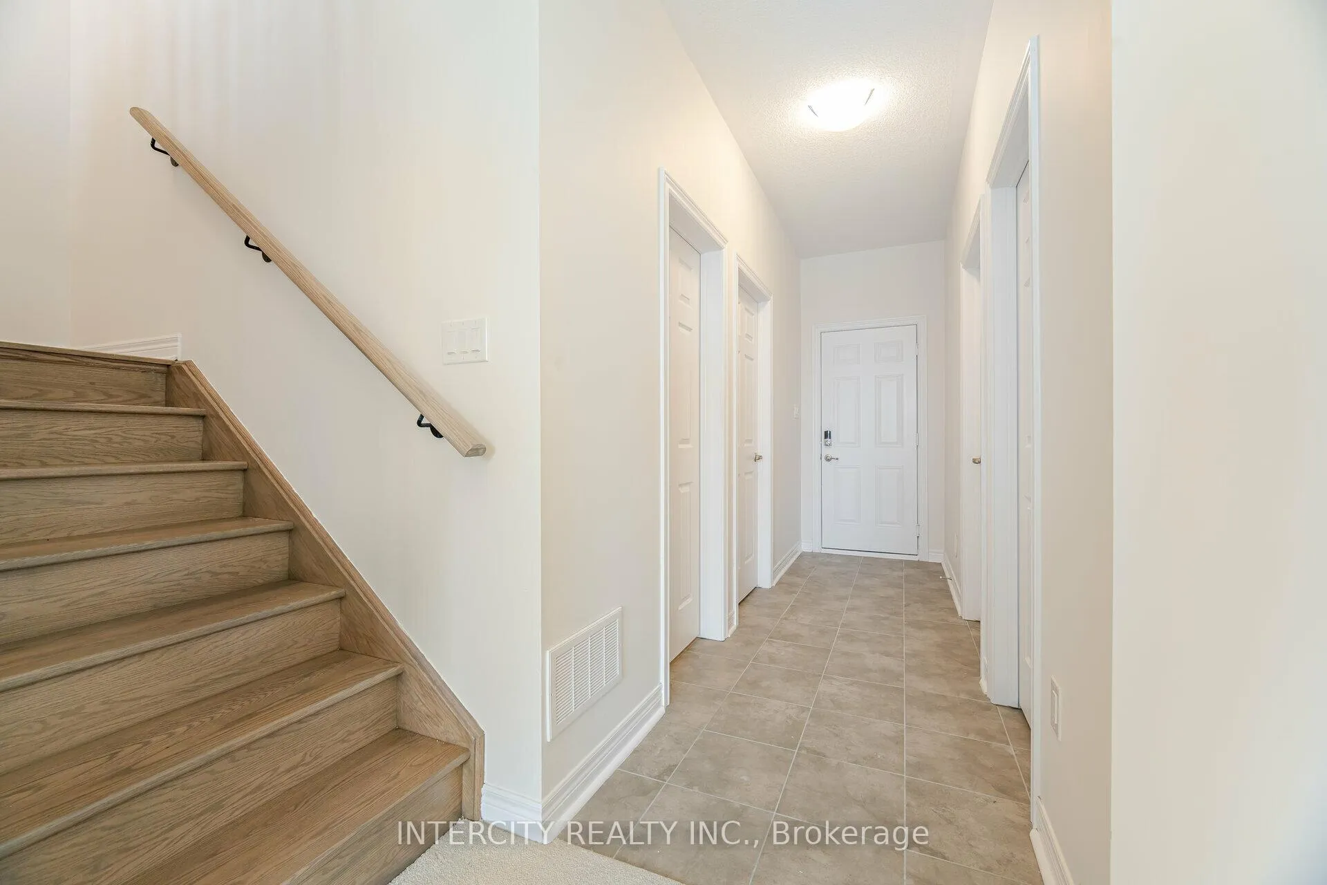Photo 38 of 19 Mumbai Drive, Markham, Middlefield — HOMEH