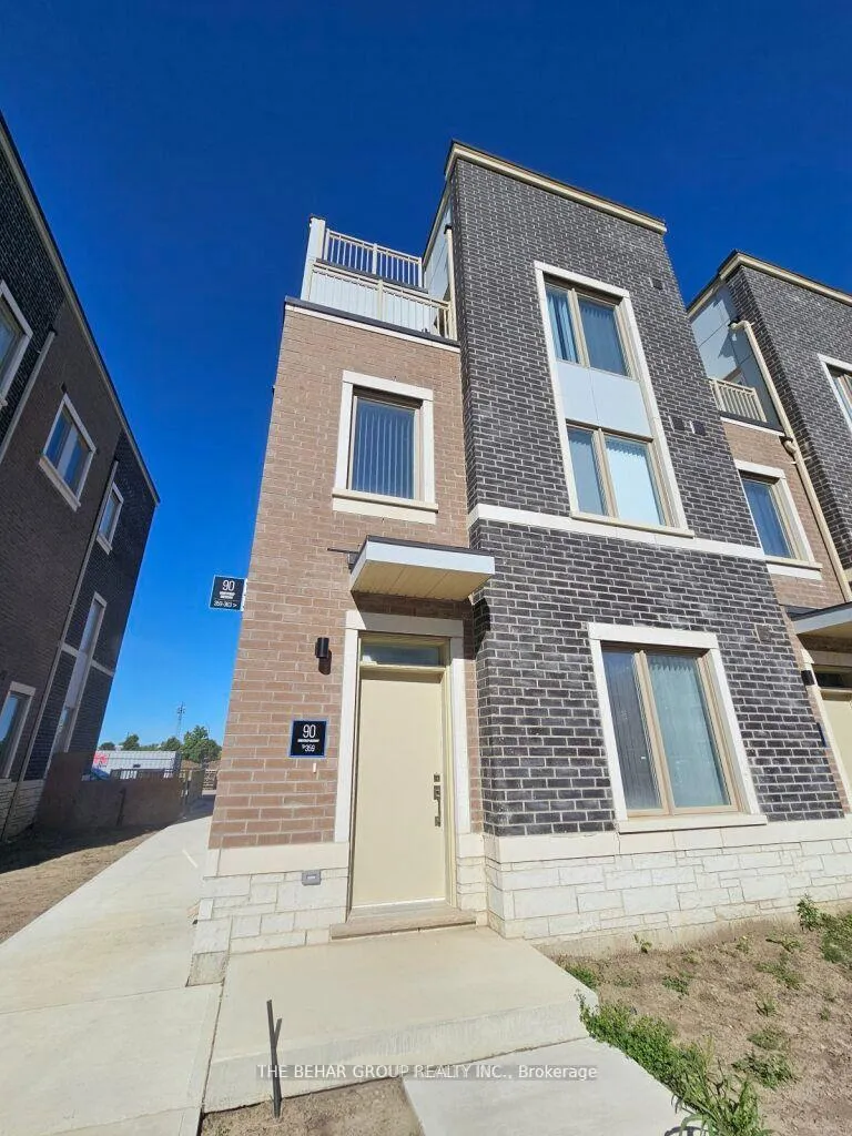 Front of Unit 359, 90 Honeycrisp Crescent