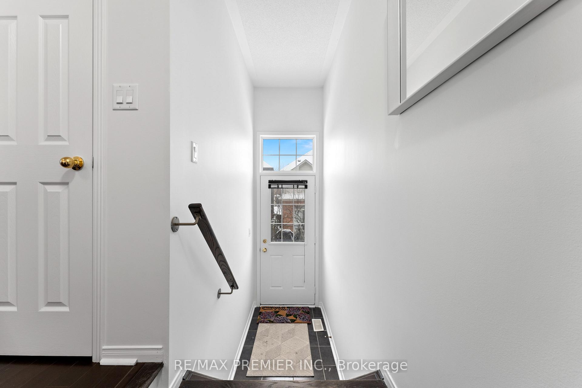 Photo 5 of 14 Cooperage Lane, Ajax, Central — HOMEH