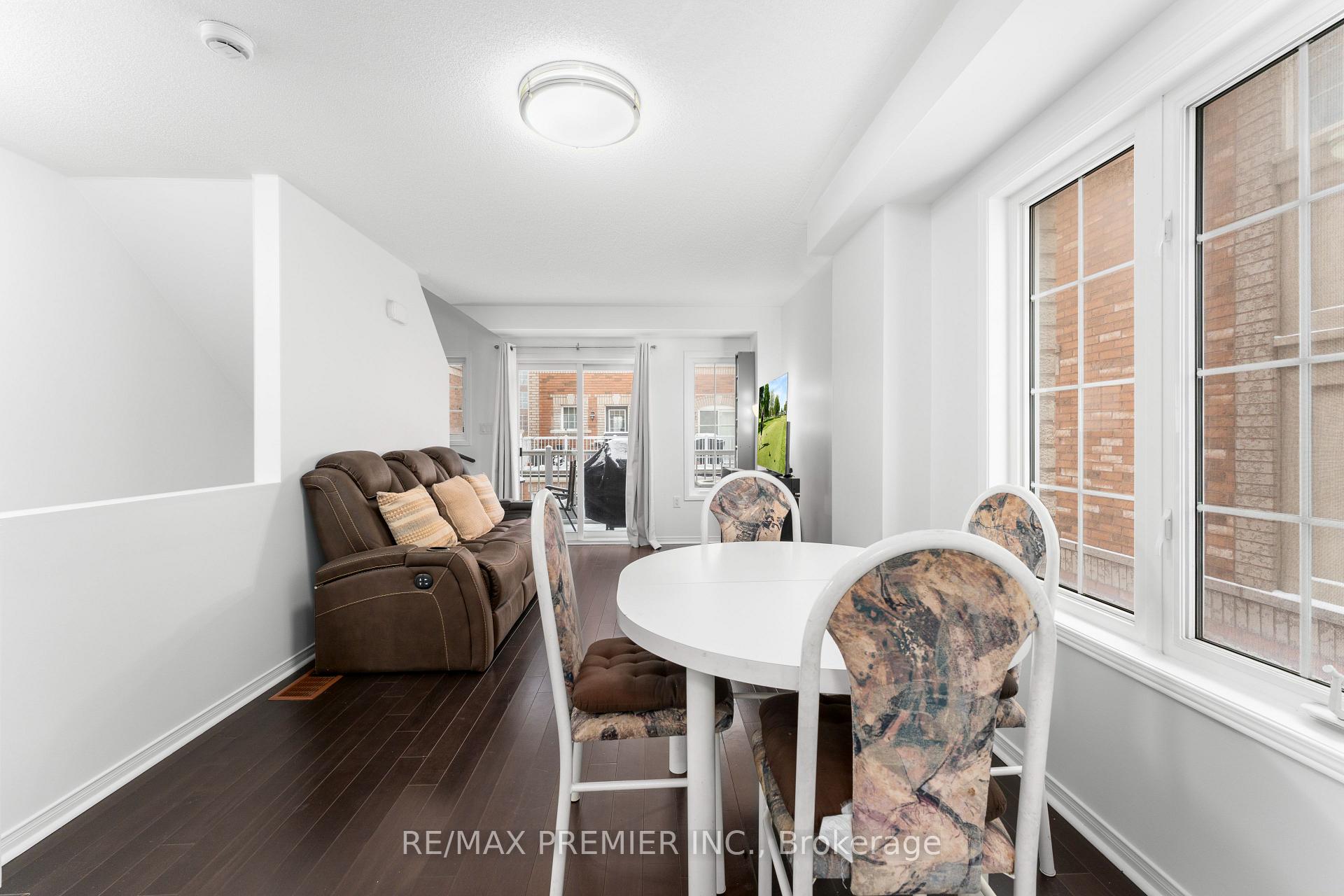 Photo 8 of 14 Cooperage Lane, Ajax, Central — HOMEH