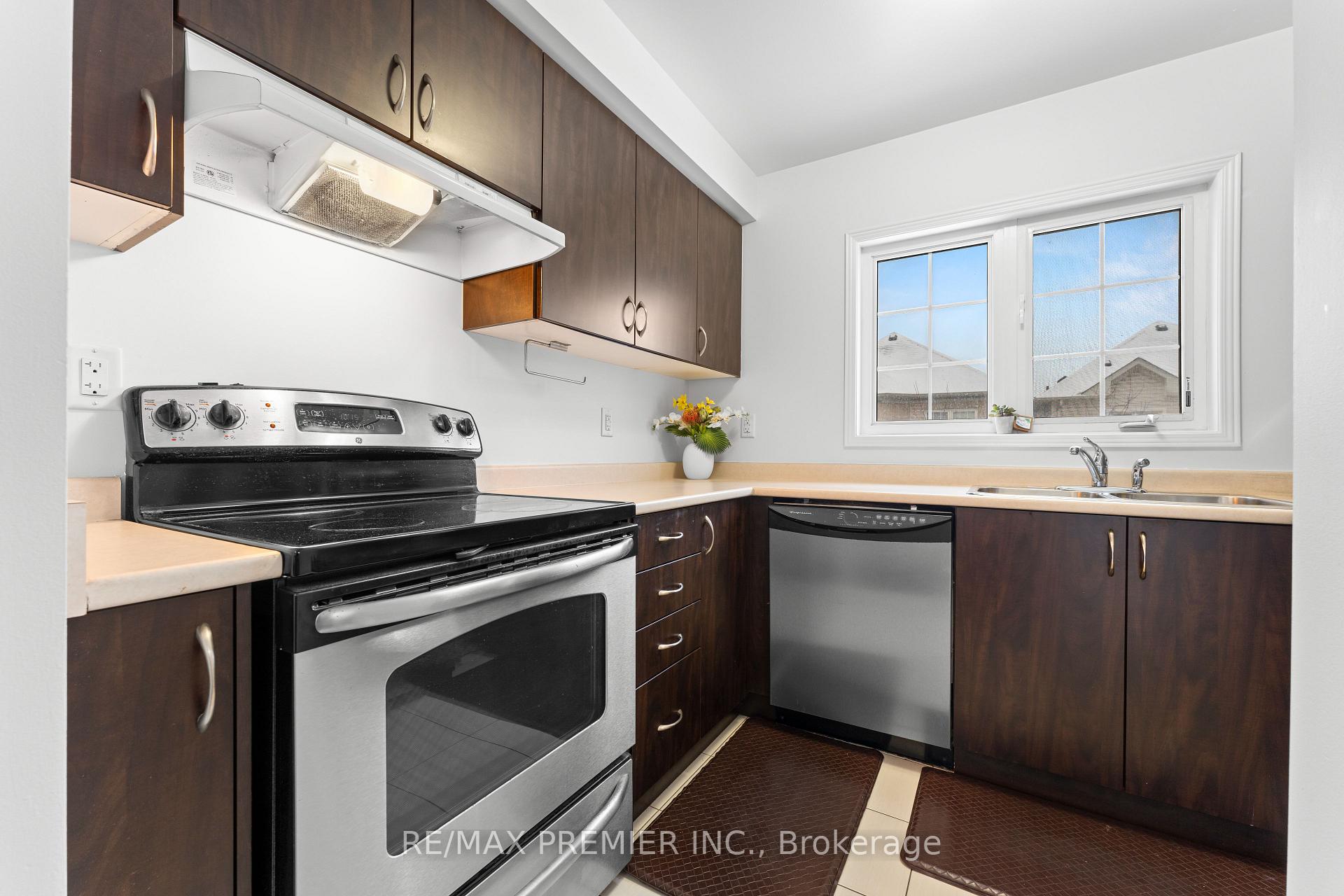 Photo 9 of 14 Cooperage Lane, Ajax, Central — HOMEH