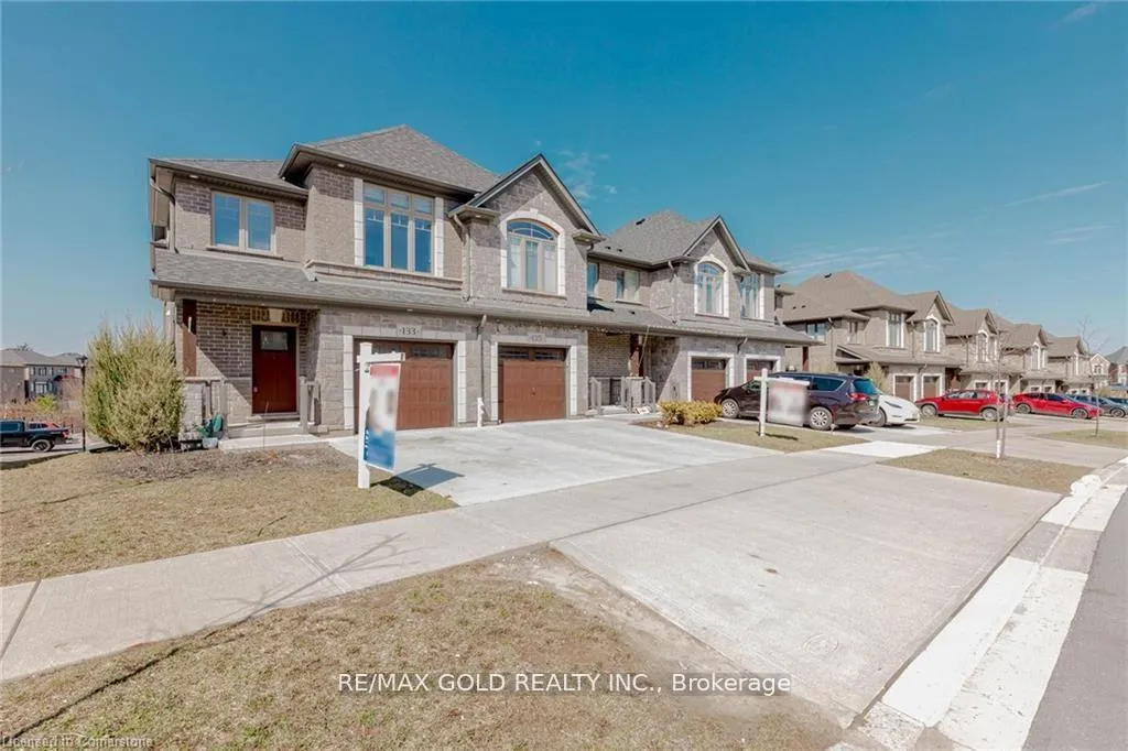 Photo 3 of 133 Hollybrook Trail, Kitchener — HOMEH