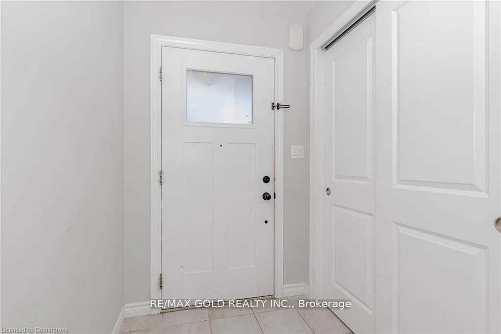 Photo 8 of 133 Hollybrook Trail, Kitchener — HOMEH