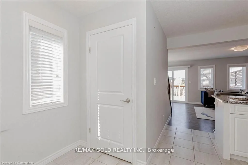 Photo 11 of 133 Hollybrook Trail, Kitchener — HOMEH