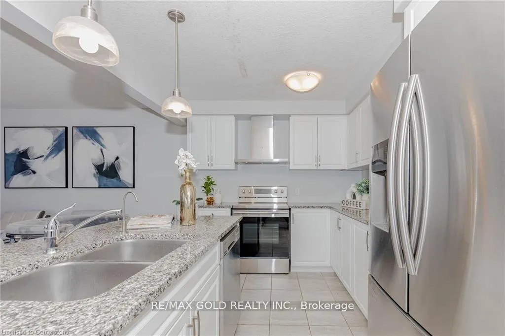 Photo 13 of 133 Hollybrook Trail, Kitchener — HOMEH