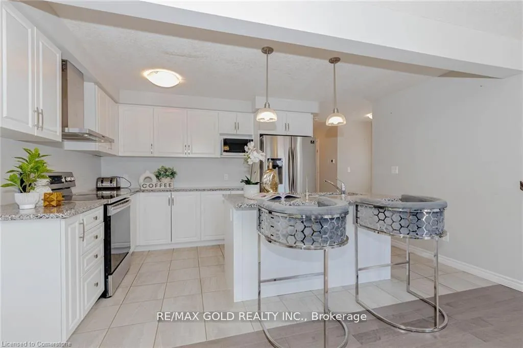 Photo 16 of 133 Hollybrook Trail, Kitchener — HOMEH