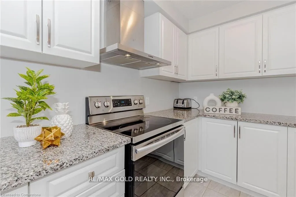 Photo 17 of 133 Hollybrook Trail, Kitchener — HOMEH