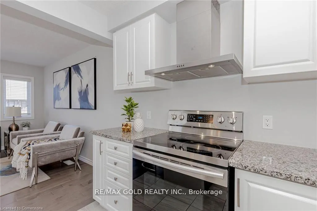Photo 18 of 133 Hollybrook Trail, Kitchener — HOMEH
