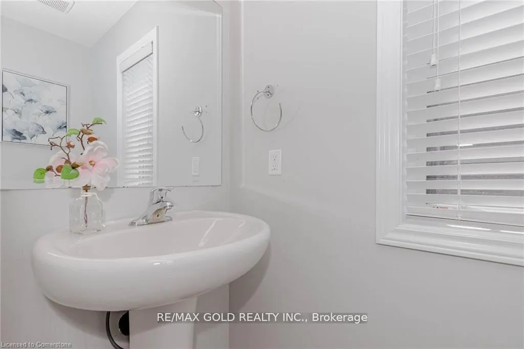 Photo 29 of 133 Hollybrook Trail, Kitchener — HOMEH
