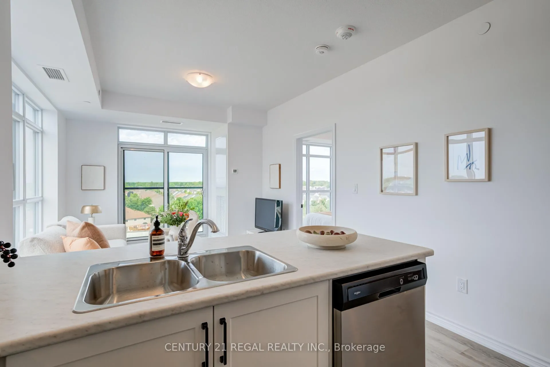 Photo 10 of Unit 702, 460 Dundas Street E, Hamilton, Waterdown — HOMEH