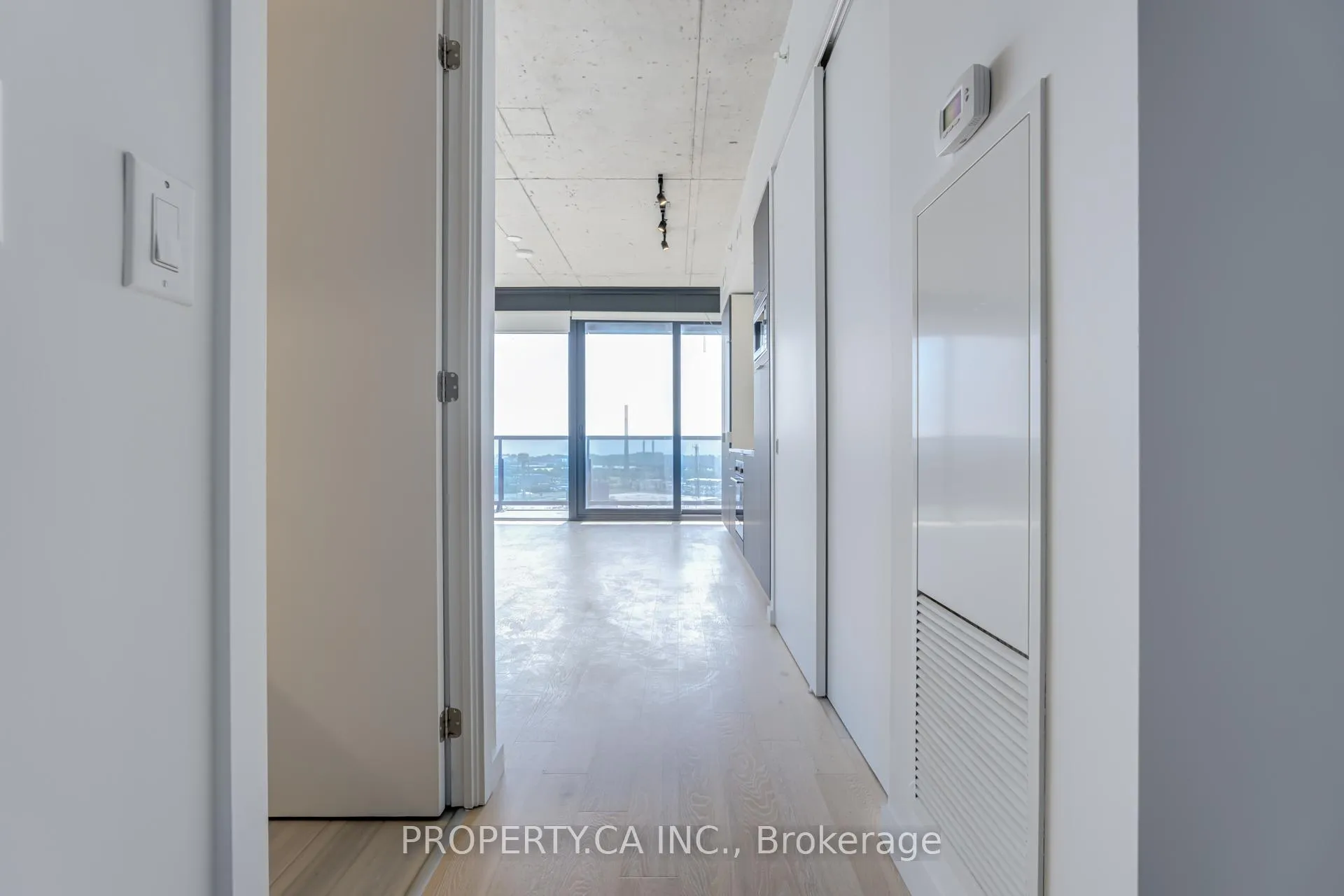 Photo 4 of Unit 1907, 170 Bayview Avenue, Toronto, Waterfront Communities — HOMEH