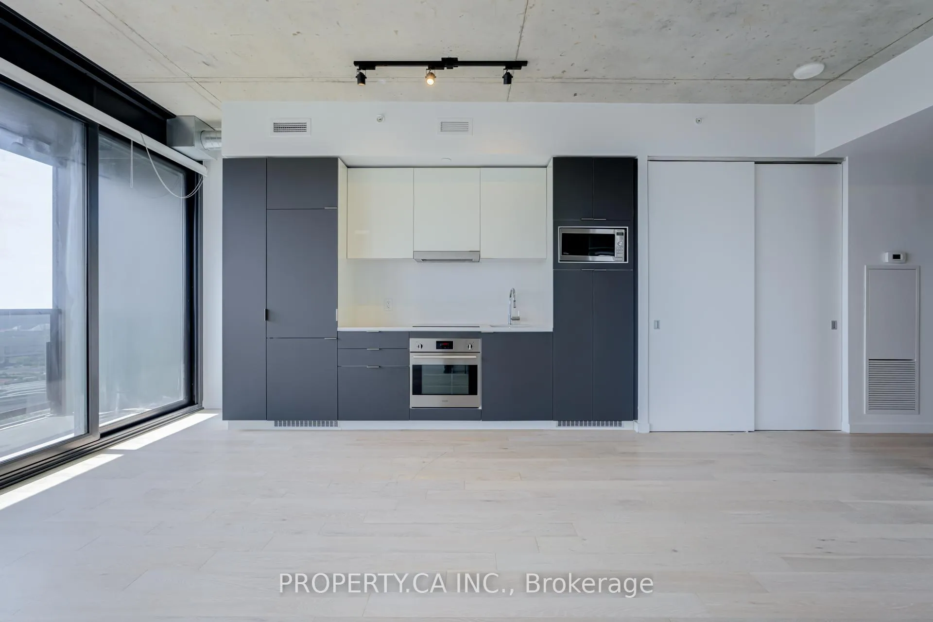 Photo 8 of Unit 1907, 170 Bayview Avenue, Toronto, Waterfront Communities — HOMEH