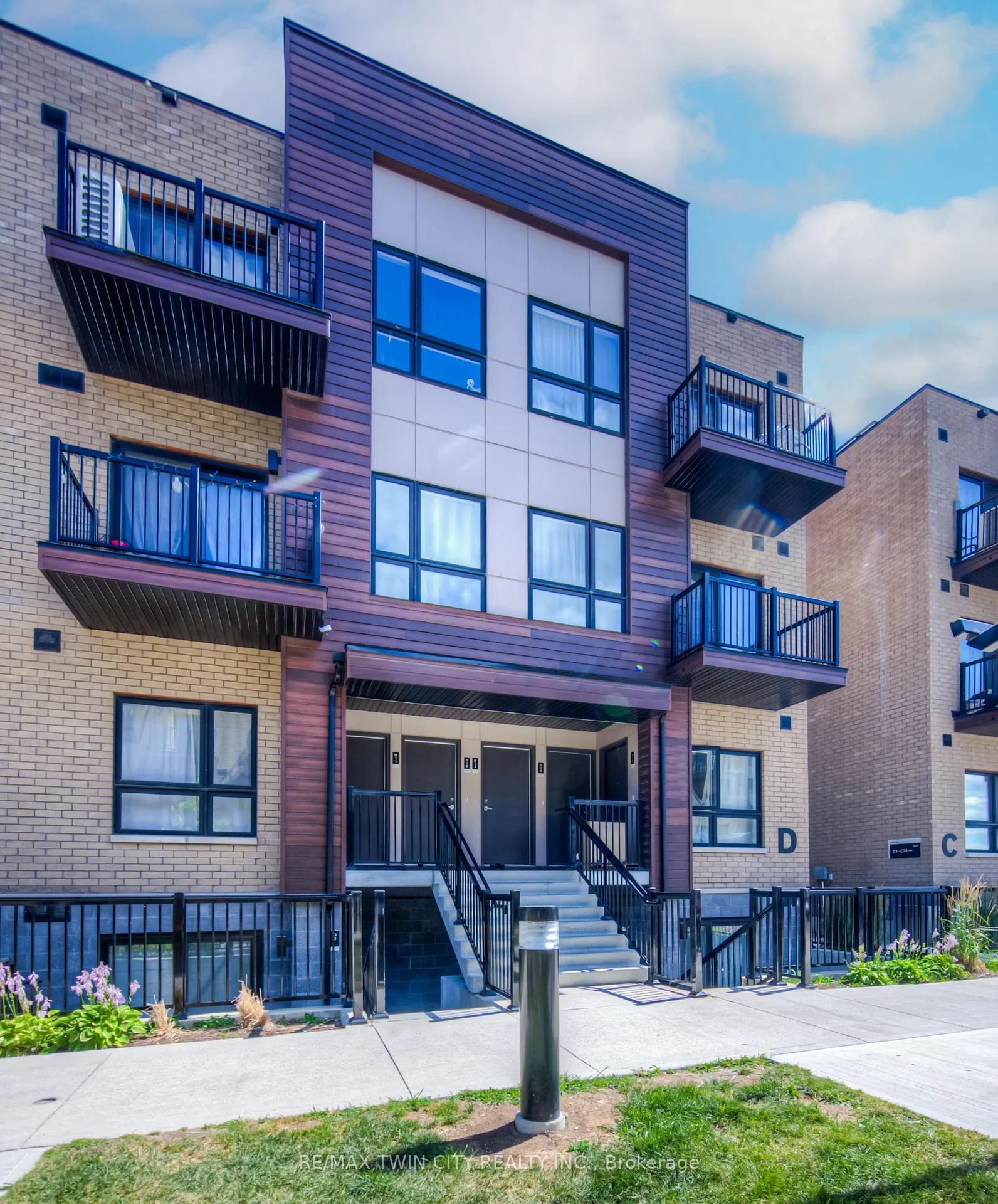 Photo 7 of Unit D13, 10 Palace Street, Kitchener, Laurentian Hills — HOMEH