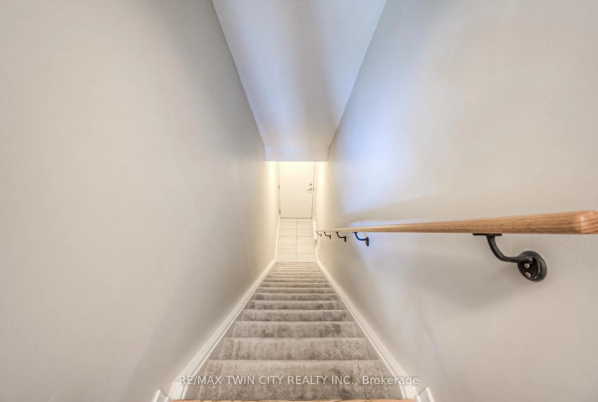 Photo 11 of Unit D13, 10 Palace Street, Kitchener, Laurentian Hills — HOMEH