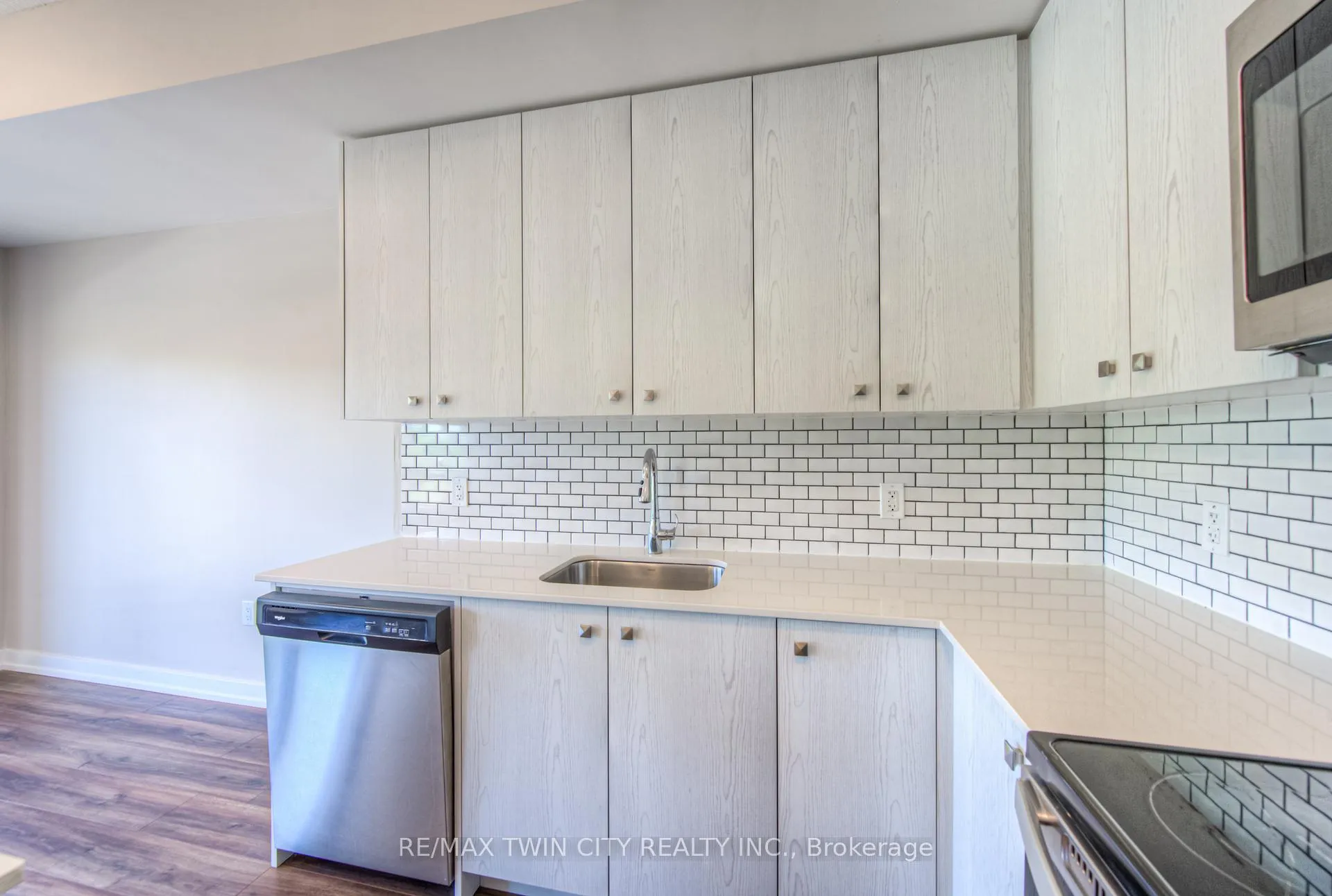 Photo 15 of Unit D13, 10 Palace Street, Kitchener, Laurentian Hills — HOMEH